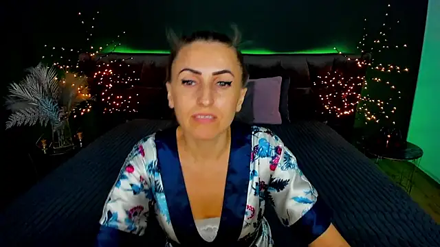 Rebecca Diamond online show from September 17, 2025, 5:42 am