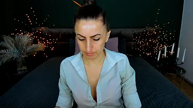 Rebecca Diamond online show from February 22, 2026, 7:00 am