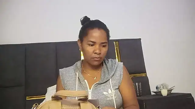 Snapshot of aleixane chatting on April 1, 2026, 1:41 pm aleixane online show from April 1, 2026, 1:41 pm