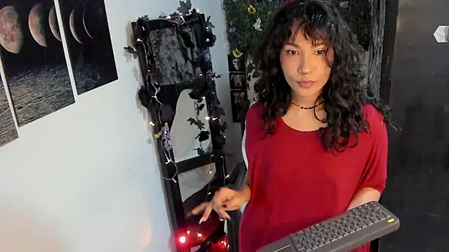 Mary Rosse1 online show from November 13, 2025, 7:18 pm