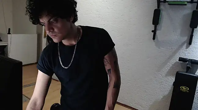 Snapshot of GruesoMexico chatting on March 6, 2025, 2:30 am GruesoMexico online show from March 6, 2025, 2:30 am