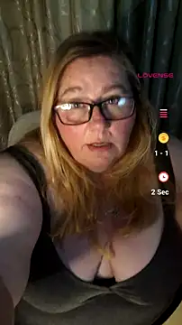 Snapshot of Iceprincess2bad4u chatting on July 10, 2026, 7:14 pm Iceprincess2bad4u online show from July 10, 2026, 7:14 pm