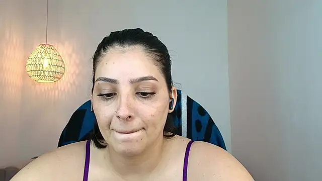 Snapshot of YummyAnna_ chatting on May 8, 2026, 8:12 pm YummyAnna online show from May 8, 2026, 8:12 pm