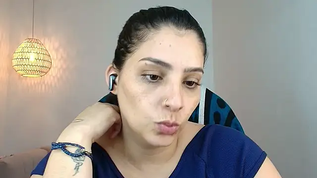 Snapshot of YummyAnna_ chatting on May 6, 2026, 7:40 pm YummyAnna online show from May 6, 2026, 7:40 pm