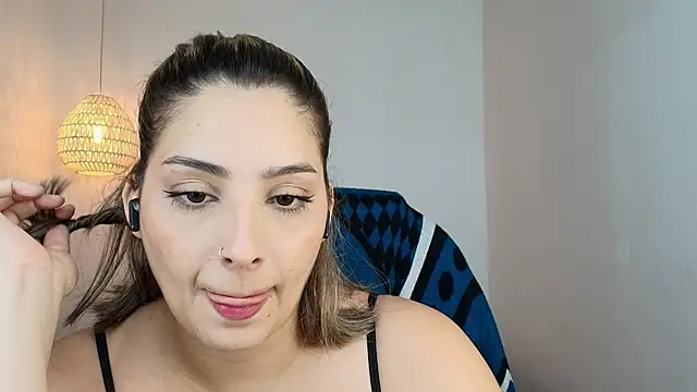 Snapshot of YummyAnna_ chatting on July 1, 2026, 8:09 pm YummyAnna online show from July 1, 2026, 8:09 pm