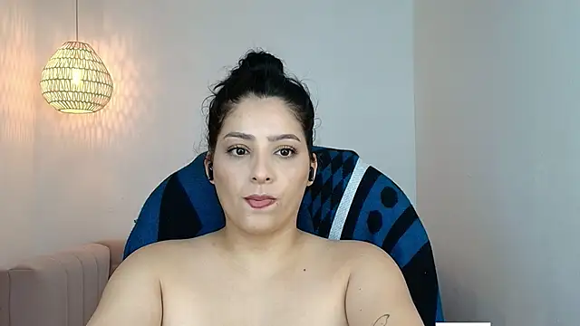 Snapshot of YummyAnna_ chatting on April 14, 2026, 3:39 pm YummyAnna online show from April 14, 2026, 3:39 pm