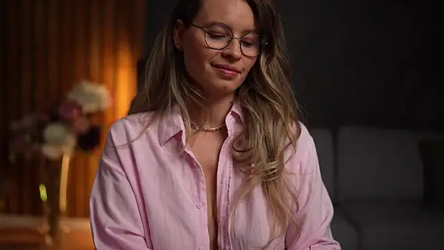 BrandyWhite online show from October 27, 2025, 4:46 am