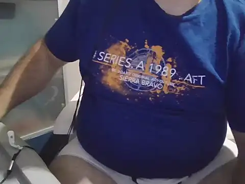 Snapshot of iron_boy80 chatting on September 17, 2025, 9:39 pm iron boy80 online show from September 17, 2025, 9:39 pm