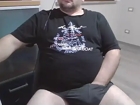 Snapshot of iron_boy80 chatting on February 5, 2025, 10:22 pm iron boy80 online show from February 5, 2025, 10:22 pm