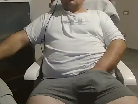 Snapshot of iron_boy80 chatting on November 16, 2025, 5:39 pm iron boy80 online show from November 16, 2025, 5:39 pm