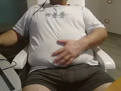 Snapshot of iron_boy80 chatting on February 16, 2025, 10:10 am iron boy80 online show from February 16, 2025, 10:10 am