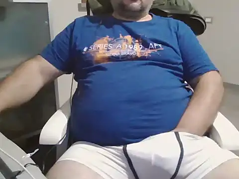 Snapshot of iron_boy80 chatting on September 20, 2025, 7:46 am iron boy80 online show from September 20, 2025, 7:46 am