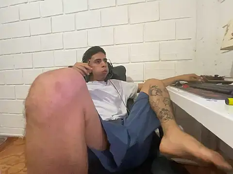 Snapshot of Max_TheHorseDick chatting on March 4, 2026, 6:26 pm Max TheHorseDick online show from March 4, 2026, 6:26 pm