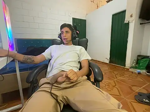 Snapshot of Max_TheHorseDick chatting on March 15, 2026, 9:11 pm Max TheHorseDick online show from March 15, 2026, 9:11 pm