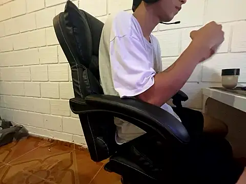 Snapshot of Max_TheHorseDick chatting on January 10, 2026, 10:16 pm Max TheHorseDick online show from January 10, 2026, 10:16 pm