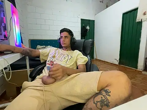 Snapshot of Max_TheHorseDick chatting on March 24, 2026, 4:07 pm Max TheHorseDick online show from March 24, 2026, 4:07 pm