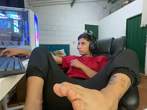 Snapshot of Max_TheHorseDick chatting on April 6, 2026, 4:46 am Max TheHorseDick online show from April 6, 2026, 4:46 am