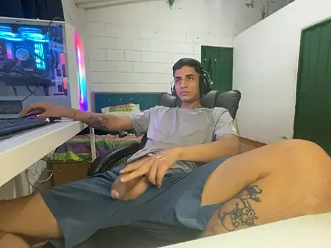 Snapshot of Max_TheHorseDick chatting on March 31, 2026, 1:51 am Max TheHorseDick online show from March 31, 2026, 1:51 am