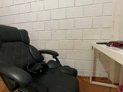 Snapshot of Max_TheHorseDick chatting on March 9, 2026, 4:49 am Max TheHorseDick online show from March 9, 2026, 4:49 am