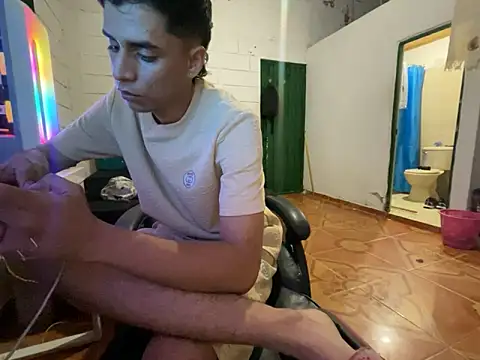 Snapshot of Max_TheHorseDick chatting on March 23, 2026, 2:11 am Max TheHorseDick online show from March 23, 2026, 2:11 am