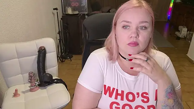 Snapshot of MargotGrey chatting on April 17, 2026, 8:06 am MargotGrey online show from April 17, 2026, 8:06 am