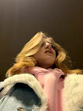 -AngelAri- online show from November 6, 2025, 6:01 pm