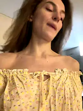 -AngelAri- online show from December 3, 2025, 6:07 pm