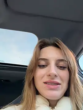 Snapshot of -AngelAri- chatting on May 1, 2026, 6:02 pm -AngelAri- online show from May 1, 2026, 6:02 pm