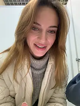 Snapshot of -AngelAri- chatting on May 3, 2026, 9:14 am -AngelAri- online show from May 3, 2026, 9:14 am