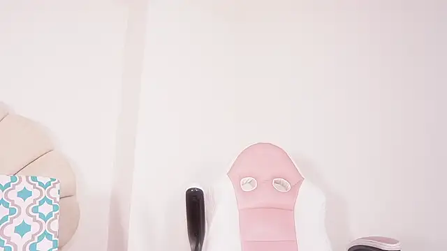 Snapshot of mssburbuja chatting on October 28, 2025, 3:18 am mssburbuja online show from October 28, 2025, 3:18 am