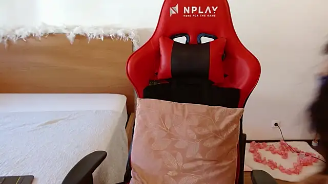 lucy luu  online show from October 2, 2025, 1:58 pm