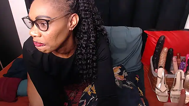 Snapshot of sexybootylicious chatting on September 10, 2025, 5:01 pm sexybootylicious online show from September 10, 2025, 5:01 pm