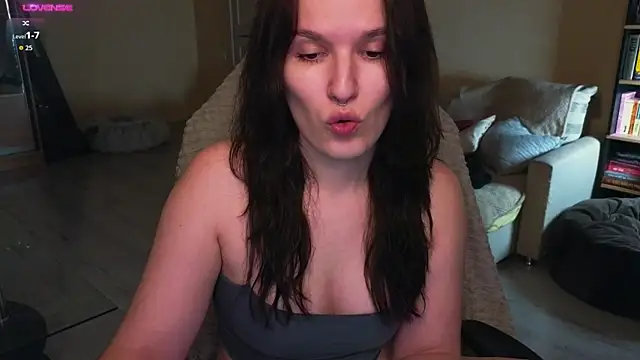 Snapshot of Val_lava chatting on July 14, 2026, 7:09 pm Val lava online show from July 14, 2026, 7:09 pm