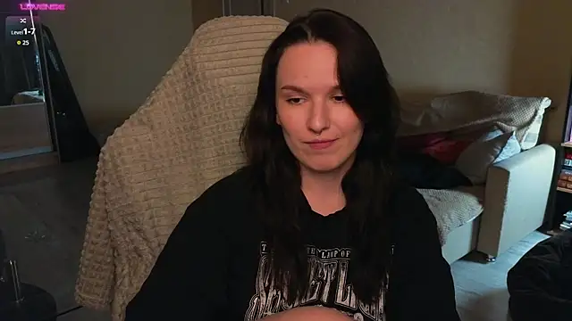 Snapshot of Val_lava chatting on July 16, 2026, 7:33 pm Val lava online show from July 16, 2026, 7:33 pm