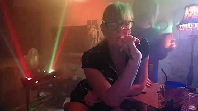 Snapshot of COUPLE4VOYEUR01 chatting on September 20, 2025, 7:08 pm COUPLE4VOYEUR01 online show from September 20, 2025, 7:08 pm