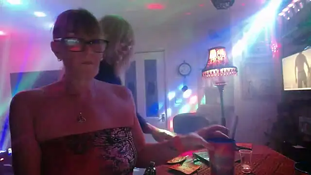 Snapshot of COUPLE4VOYEUR01 chatting on September 27, 2025, 6:58 pm COUPLE4VOYEUR01 online show from September 27, 2025, 6:58 pm