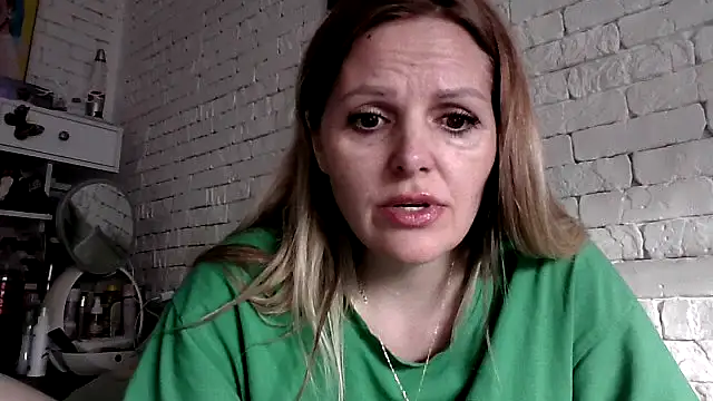 Snapshot of Angel_girllovemy chatting on February 1, 2026, 7:28 am Angel girllovemy online show from February 1, 2026, 7:28 am