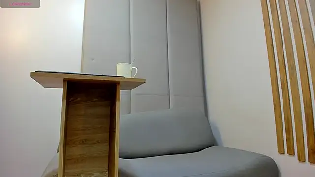 AlishaPalmer online show from October 28, 2025, 12:04 pm