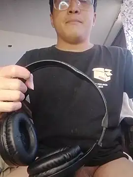 Mghty-cockl88 online show from December 14, 2025, 3:39 pm