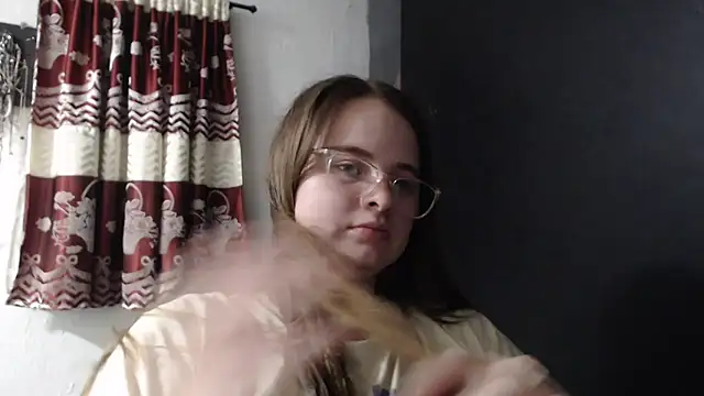 Snapshot of HellenMiyer1111 chatting on November 15, 2025, 6:01 pm HellenMiyer1111 online show from November 15, 2025, 6:01 pm