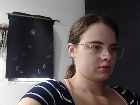 Snapshot of HellenMiyer1111 chatting on December 5, 2025, 5:55 pm HellenMiyer1111 online show from December 5, 2025, 5:55 pm