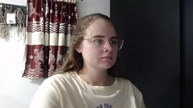 Snapshot of HellenMiyer1111 chatting on November 17, 2025, 6:12 pm HellenMiyer1111 online show from November 17, 2025, 6:12 pm