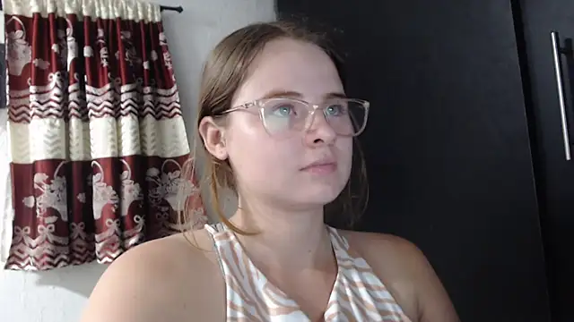 Snapshot of HellenMiyer1111 chatting on November 5, 2025, 1:09 am HellenMiyer1111 online show from November 5, 2025, 1:09 am