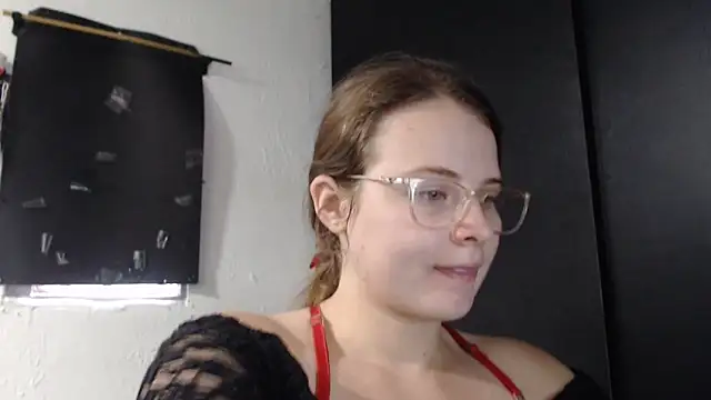 Snapshot of HellenMiyer1111 chatting on December 4, 2025, 5:23 pm HellenMiyer1111 online show from December 4, 2025, 5:23 pm