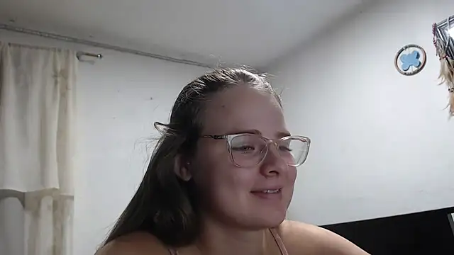 Snapshot of HellenMiyer1111 chatting on October 25, 2025, 2:39 pm HellenMiyer1111 online show from October 25, 2025, 2:39 pm