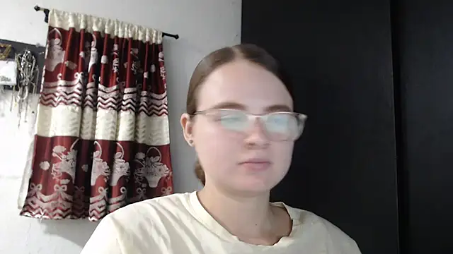 Snapshot of HellenMiyer1111 chatting on November 14, 2025, 5:05 pm HellenMiyer1111 online show from November 14, 2025, 5:05 pm