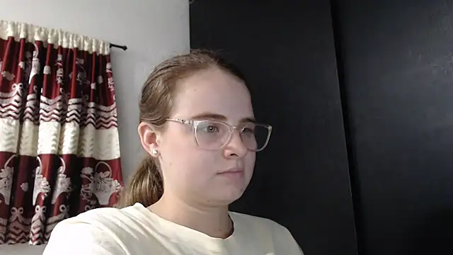 Snapshot of HellenMiyer1111 chatting on November 10, 2025, 4:45 pm HellenMiyer1111 online show from November 10, 2025, 4:45 pm