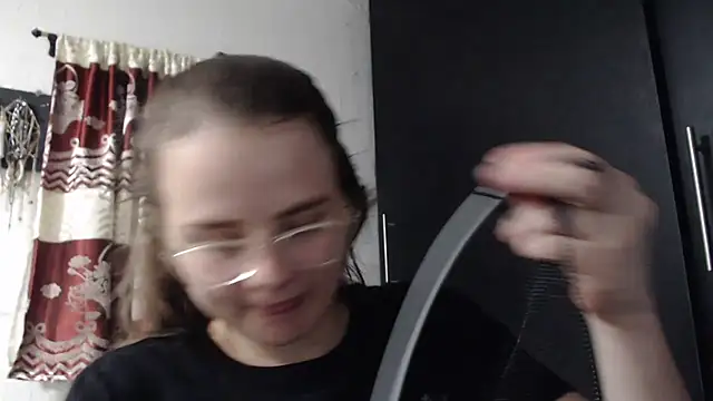 Snapshot of HellenMiyer1111 chatting on November 19, 2025, 7:14 pm HellenMiyer1111 online show from November 19, 2025, 7:14 pm