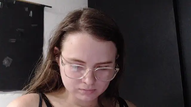 Snapshot of HellenMiyer1111 chatting on December 1, 2025, 7:15 pm HellenMiyer1111 online show from December 1, 2025, 7:15 pm