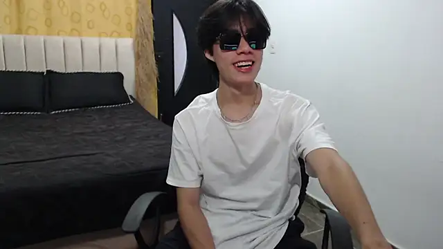 Snapshot of Elio-cam chatting on January 20, 2025, 9:32 pm Elio-cam online show from January 20, 2025, 9:32 pm